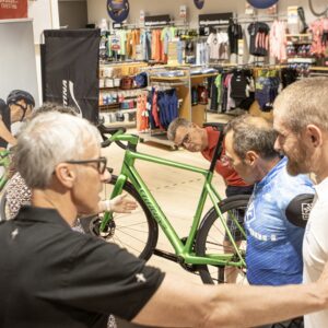 Scopri di più sull'articolo Evento Straordinario: Presentazione della Nuova Wilier Triestina SLR e Inaugurazione del Treebar